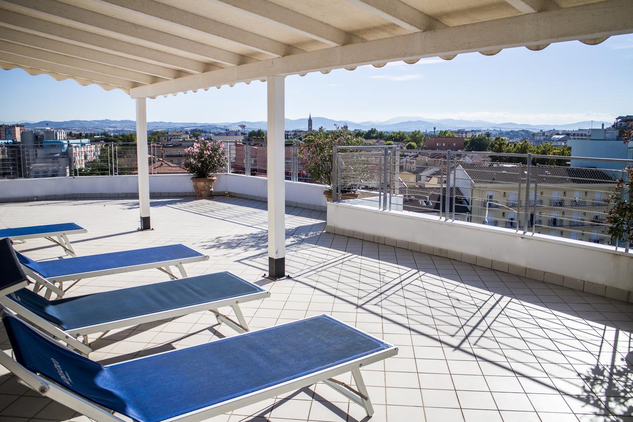 Residence Adriatico Gabicce Mare Buitenkant foto