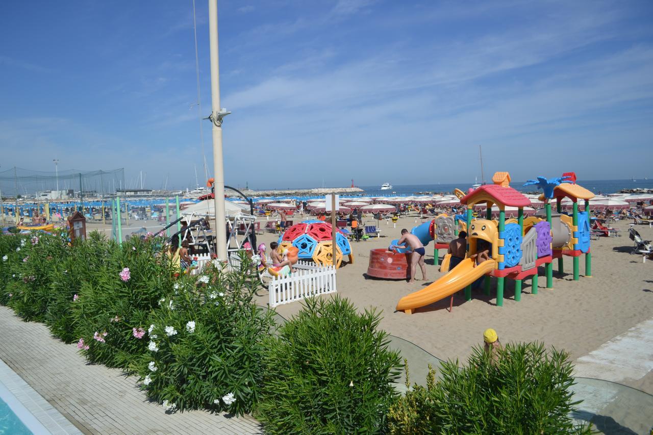 Residence Adriatico Gabicce Mare Buitenkant foto