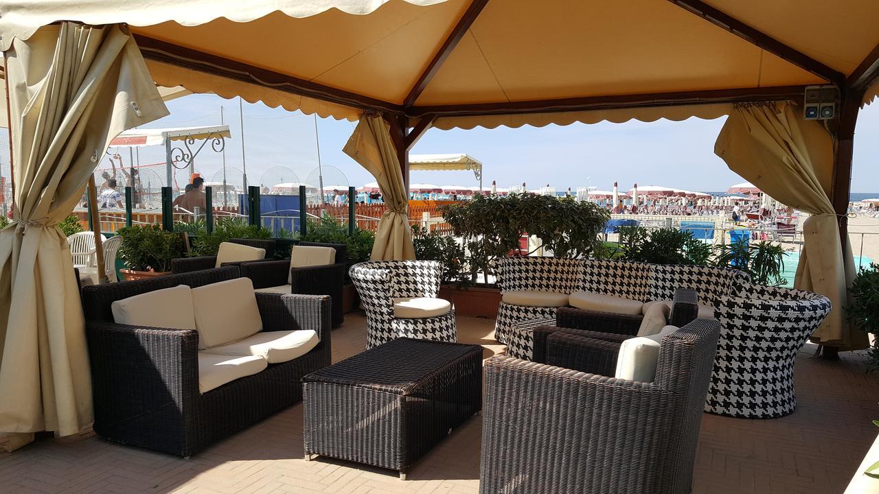 Residence Adriatico Gabicce Mare Buitenkant foto