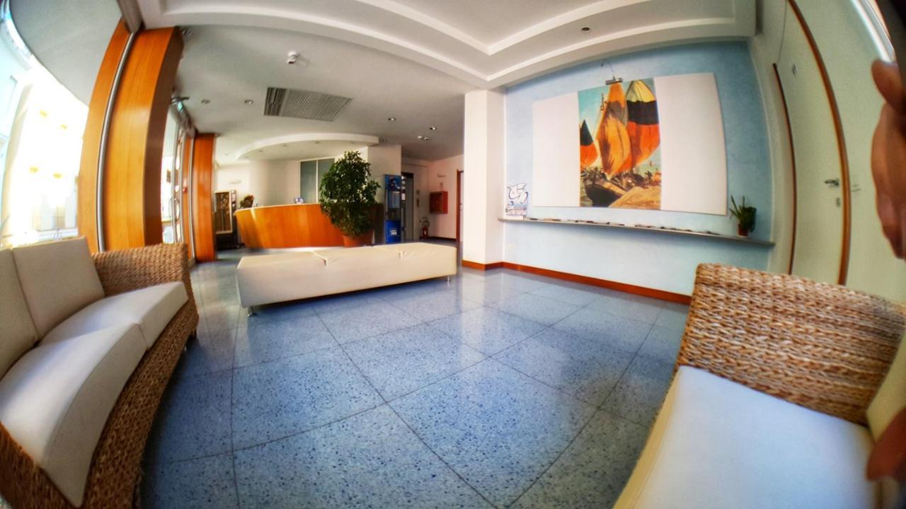 Residence Adriatico Gabicce Mare Buitenkant foto